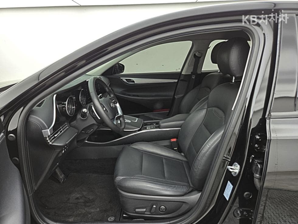 Hyundai The New (facelift) Grandeur (Azera)LPi 3.0 Rental car Modern - 11