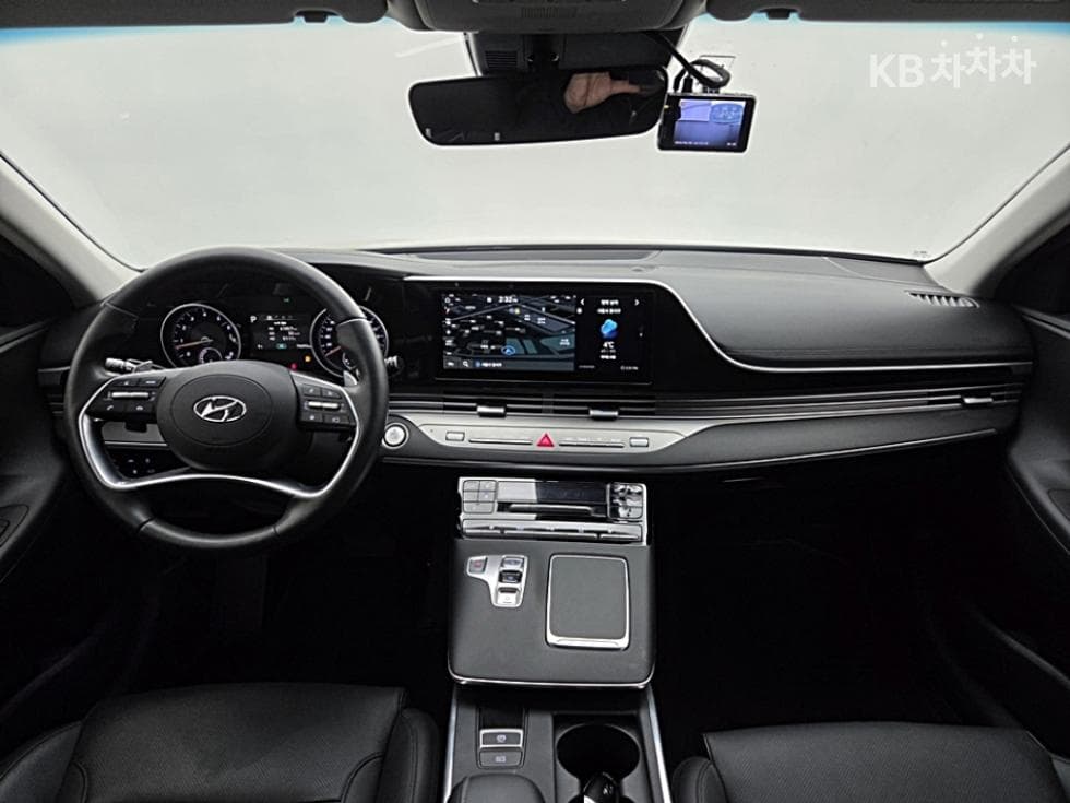 Hyundai The New (facelift) Grandeur (Azera)LPi 3.0 Rental car Modern - 13