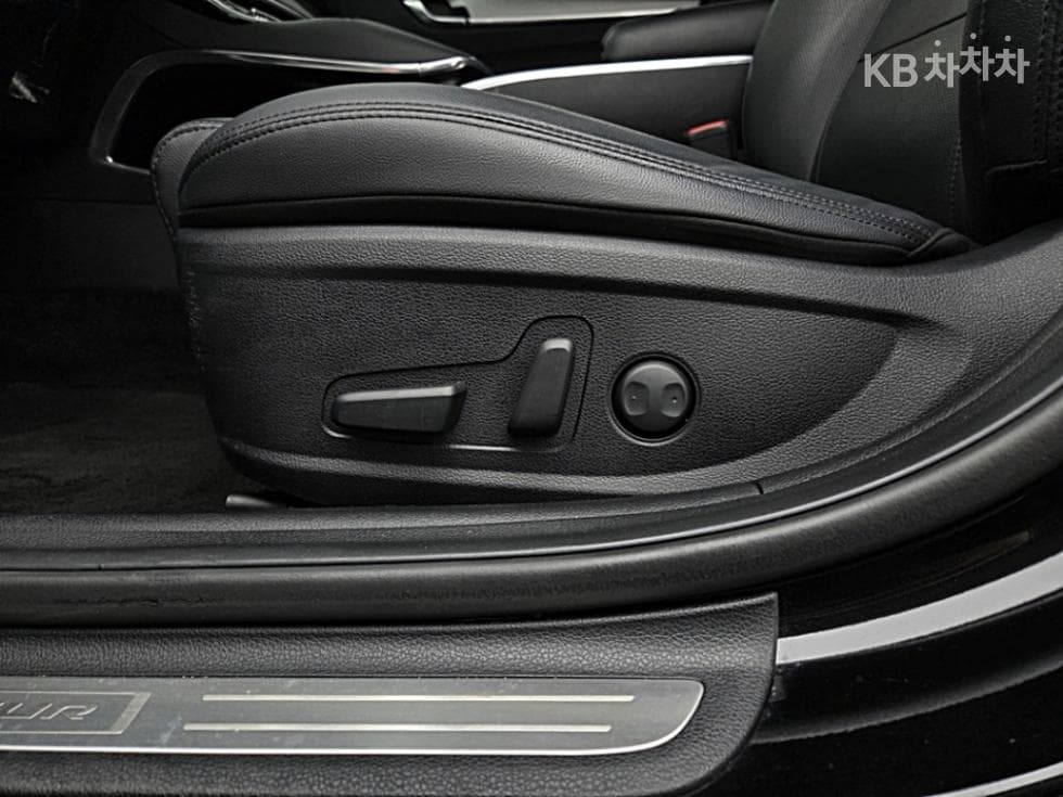 Hyundai The New (facelift) Grandeur (Azera)LPi 3.0 Rental car Modern - 15