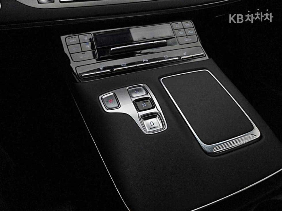 Hyundai The New (facelift) Grandeur (Azera)LPi 3.0 Rental car Modern - 22