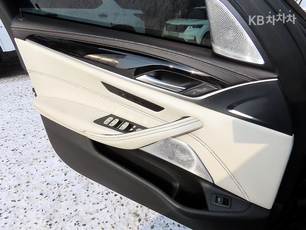 BMW 올Нов5 Серия (G30)M550i xDrive - 12