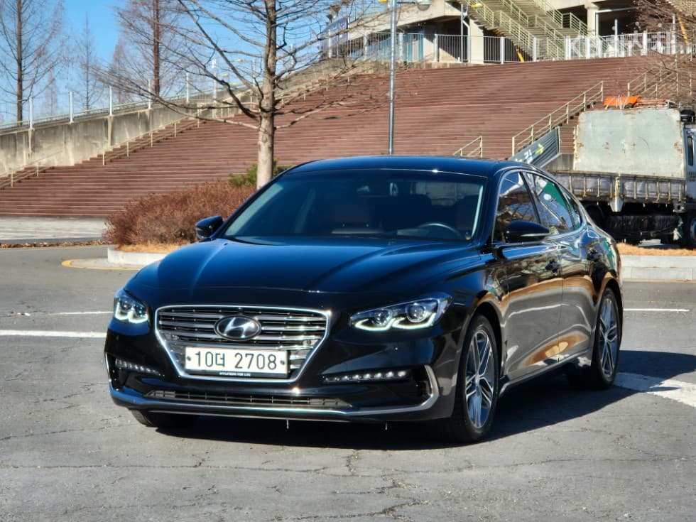 Hyundai Grandeur (Azera)IG 2.4 Exclusive Special (special feature/edition) - Image 1