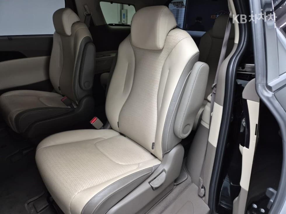 Kia Carnival 4th generationG3.5 GDI 9-seater Signature - 12