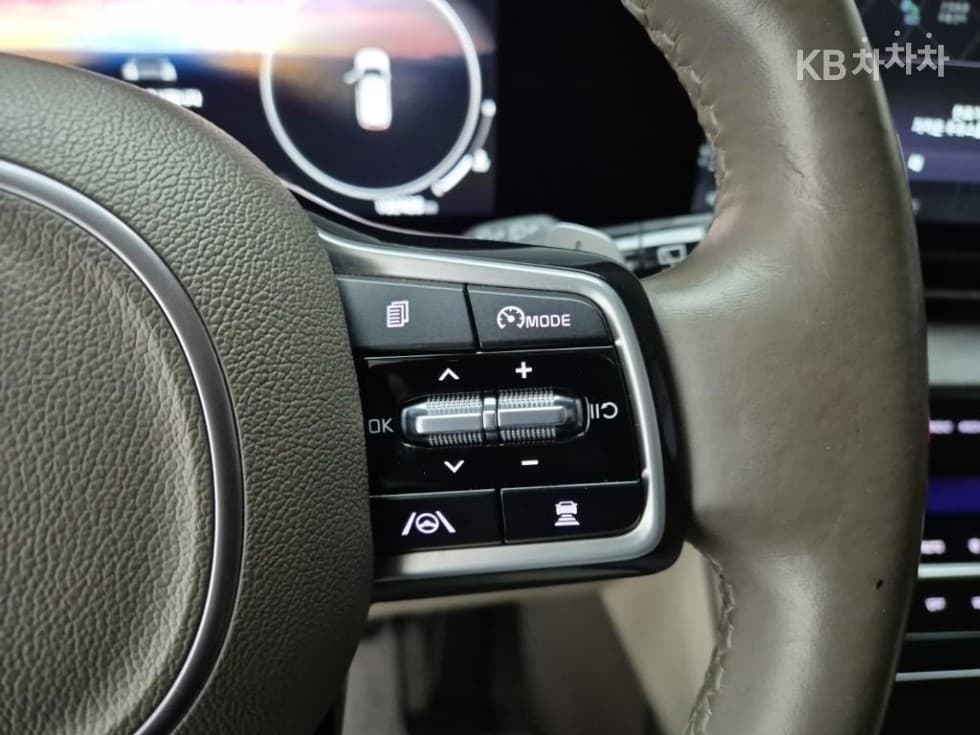 Kia Carnival 4th generationG3.5 GDI 9-seater Signature - 15