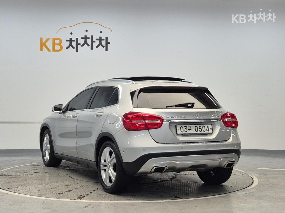 Mercedes-Benz GLA X156GLA200 d 4매틱 - 2