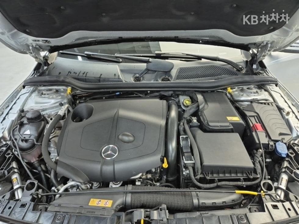 Mercedes-Benz GLA X156GLA200 d 4매틱 - 5