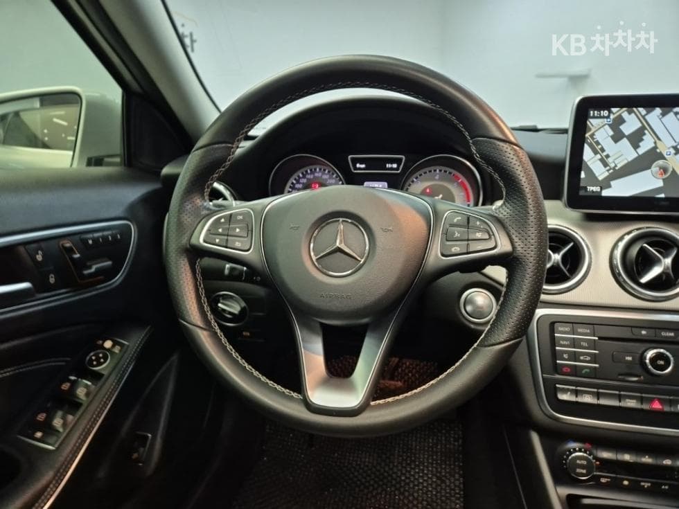 Mercedes-Benz GLA X156GLA200 d 4매틱 - 9