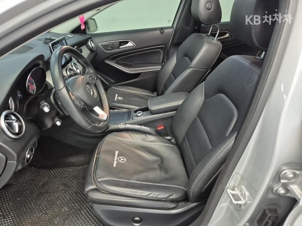 Mercedes-Benz GLA X156GLA200 d 4매틱 - 11