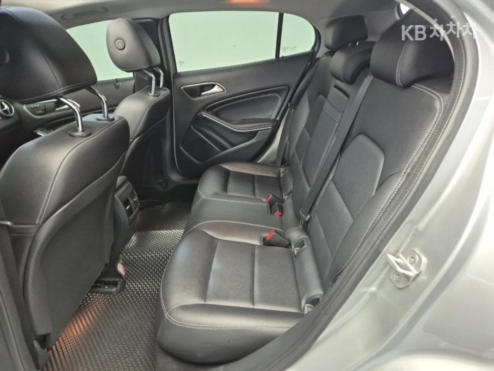 Mercedes-Benz GLA X156GLA200 d 4매틱 - 12