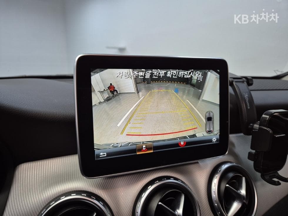 Mercedes-Benz GLA X156GLA200 d 4매틱 - 15