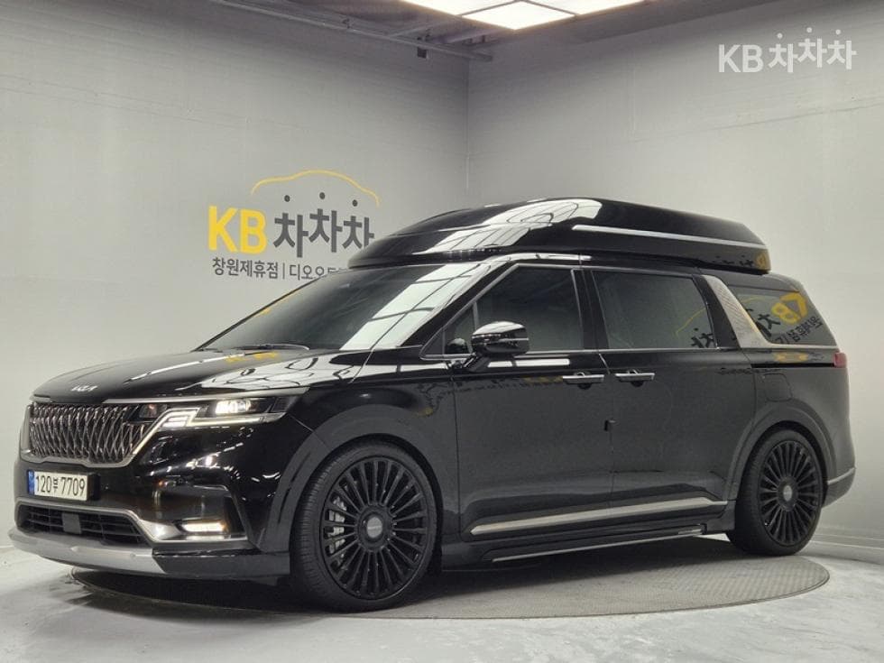 Kia Carnival 4th generation High Limousine (Carnival) G3.5 GDI 4-seater Signature - Image 1