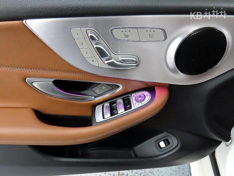 Mercedes-Benz The New (фейслифт) C-КласC200 Cabriolet - 11