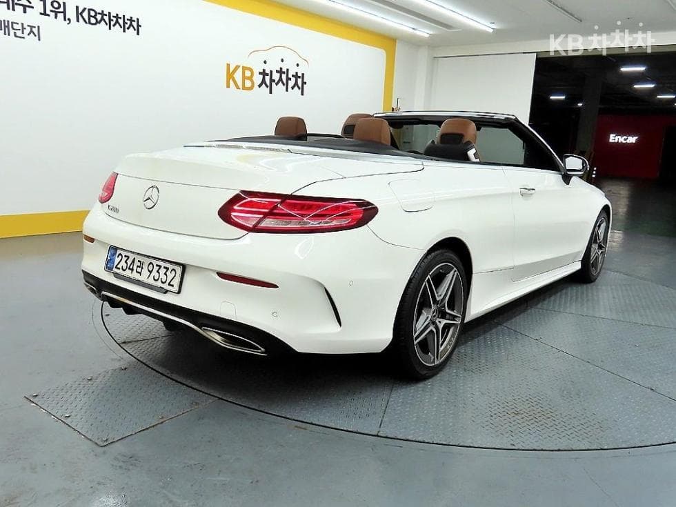Mercedes-Benz The New (фейслифт) C-КласC200 Cabriolet - 17