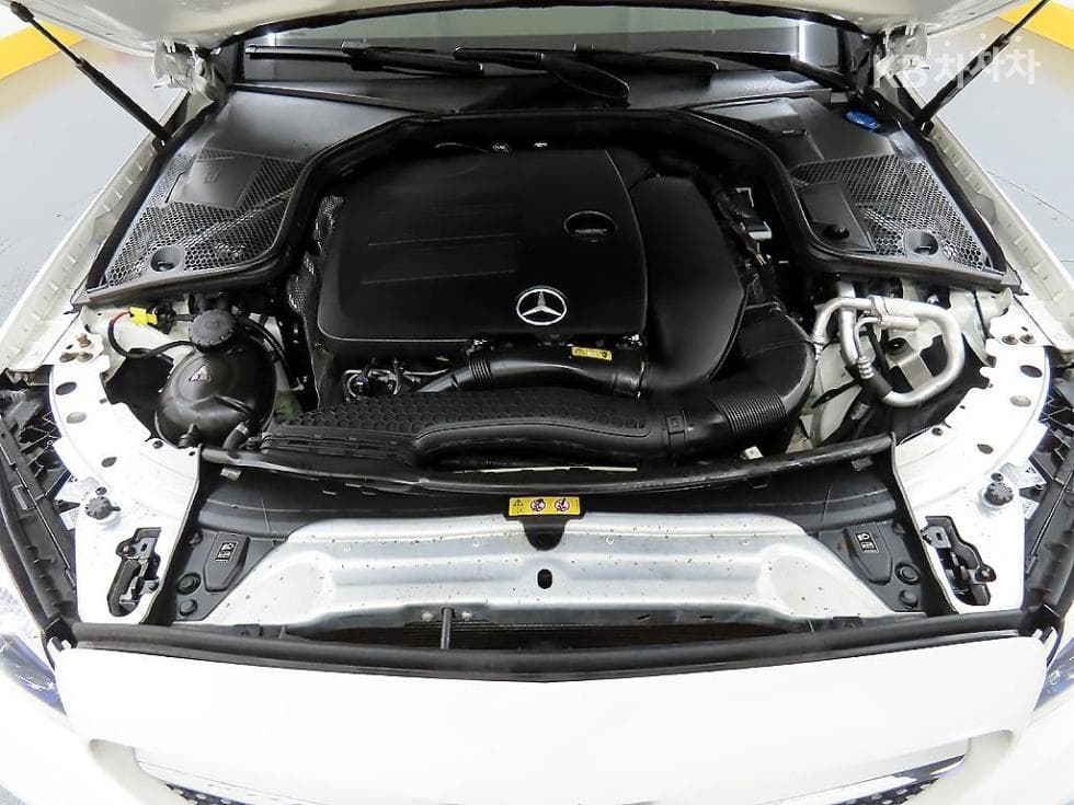Mercedes-Benz The New (фейслифт) C-КласC200 Cabriolet - 18
