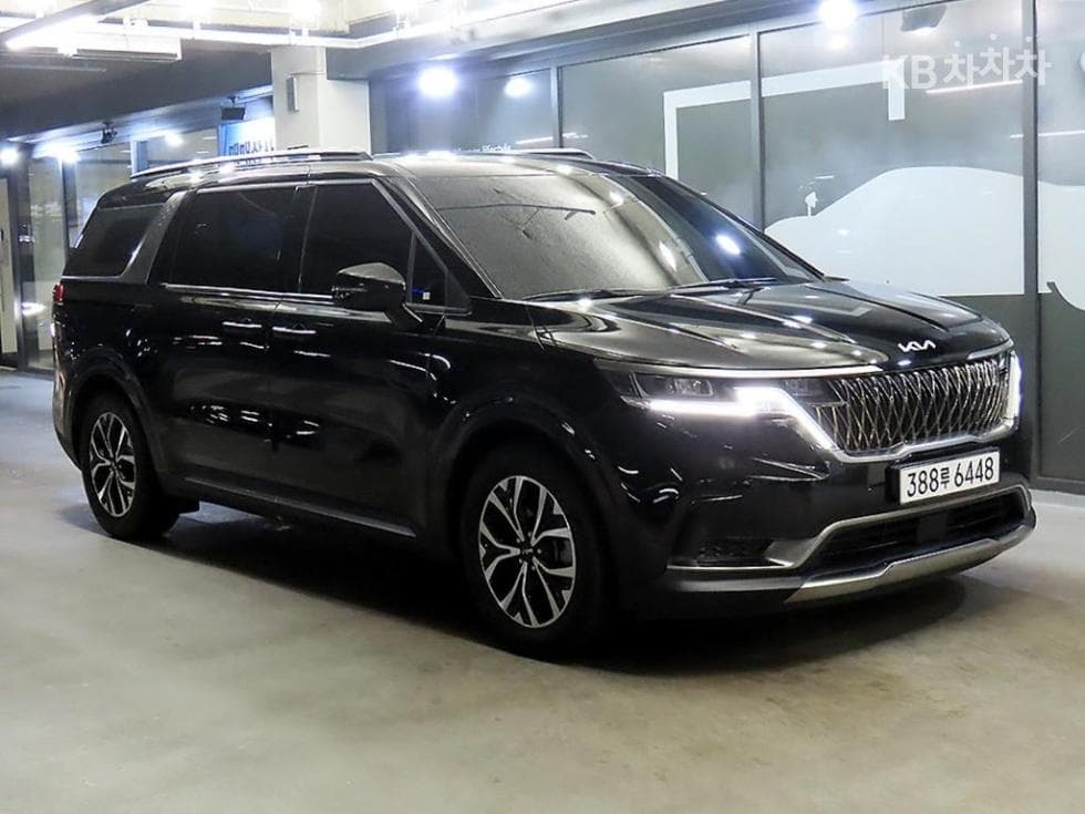 Kia Carnival 4th generation G3.5 GDI 9-seater Noblesse - Image 1