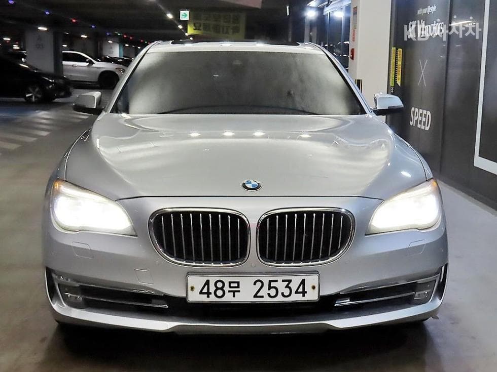 BMW Нов7시리즈730d xDrive F01 - 2