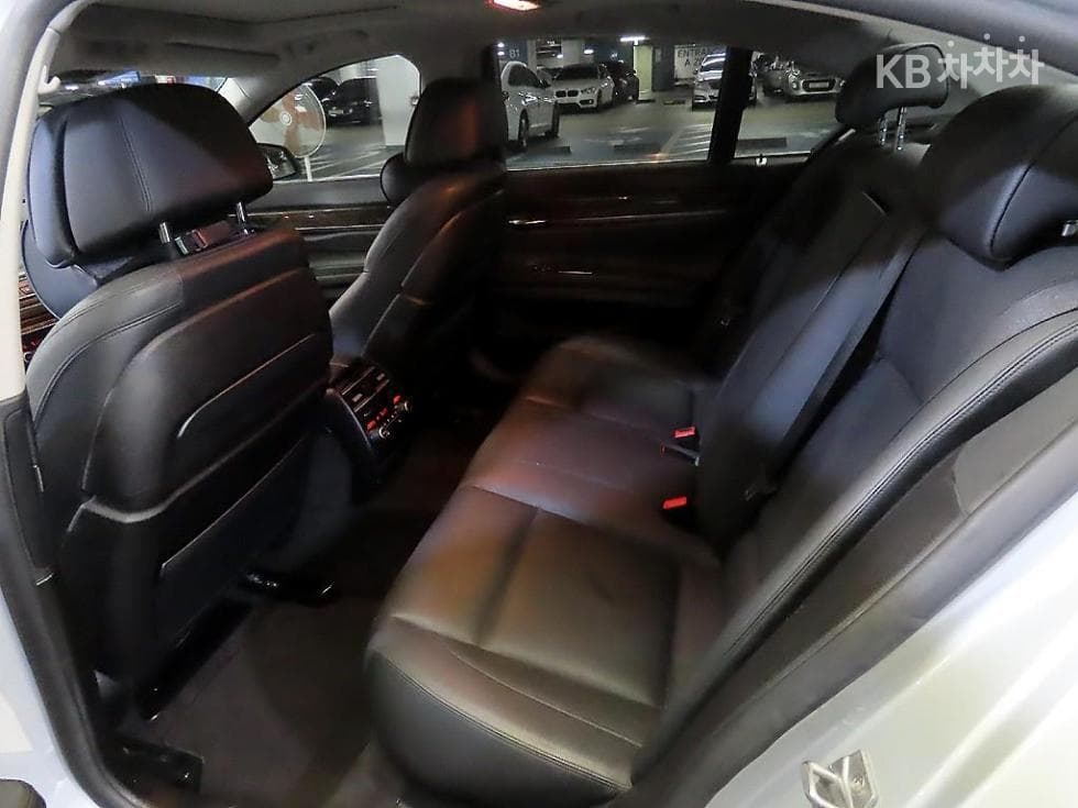 BMW Нов7시리즈730d xDrive F01 - 7