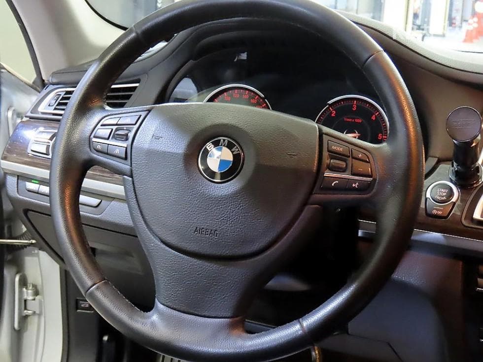 BMW Нов7시리즈730d xDrive F01 - 8