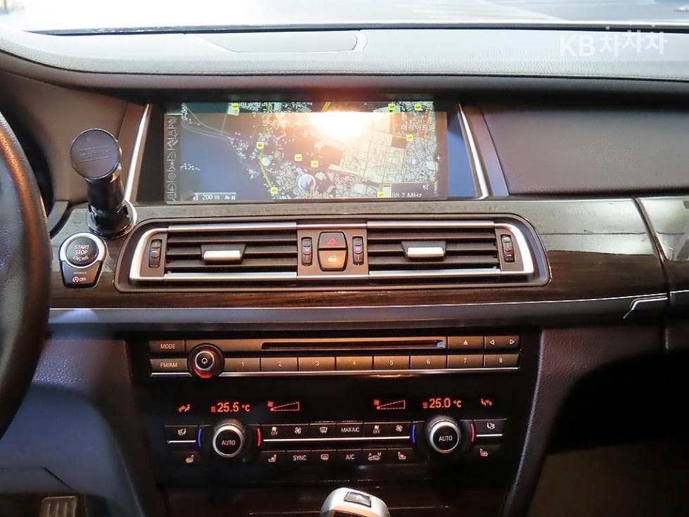 BMW Нов7시리즈730d xDrive F01 - 11