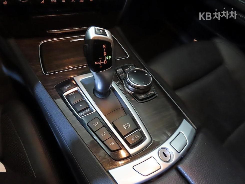BMW Нов7시리즈730d xDrive F01 - 12