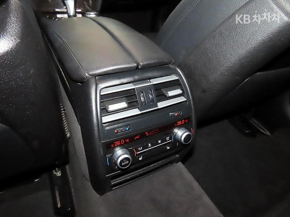BMW Нов7시리즈730d xDrive F01 - 16
