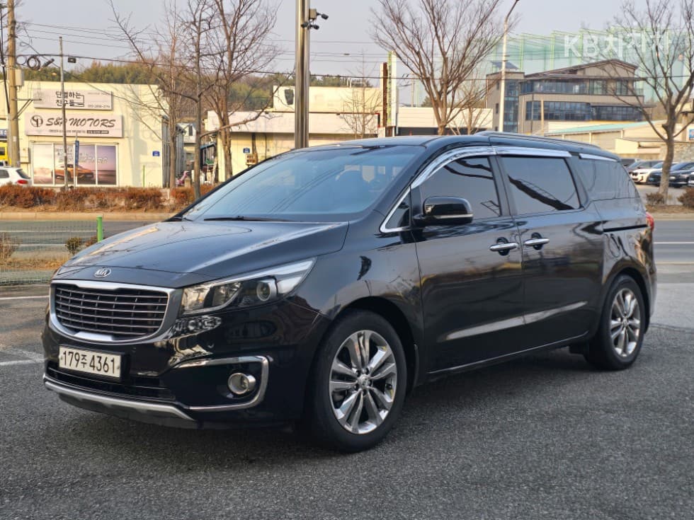 Kia All New Carnival 9-seater 2.2 Diesel Prestige - Image 1