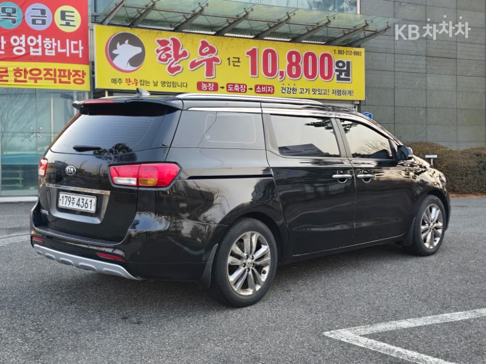 Kia All New Carnival9-seater 2.2 Diesel Prestige - 2