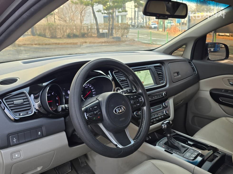 Kia All New Carnival9-seater 2.2 Diesel Prestige - 6