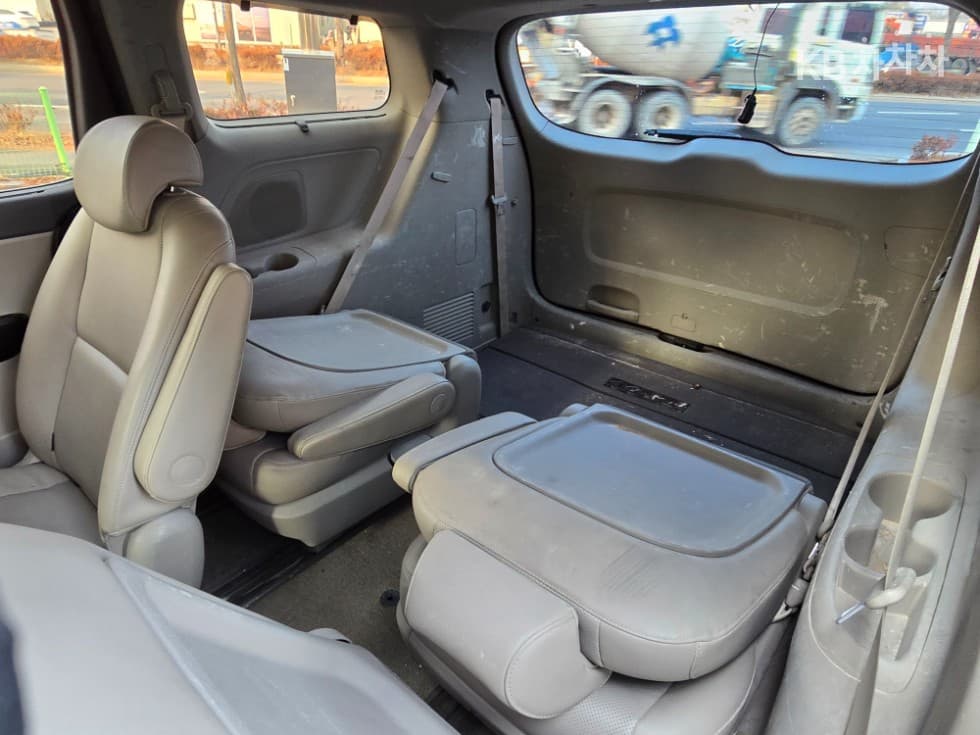 Kia All New Carnival9-seater 2.2 Diesel Prestige - 8