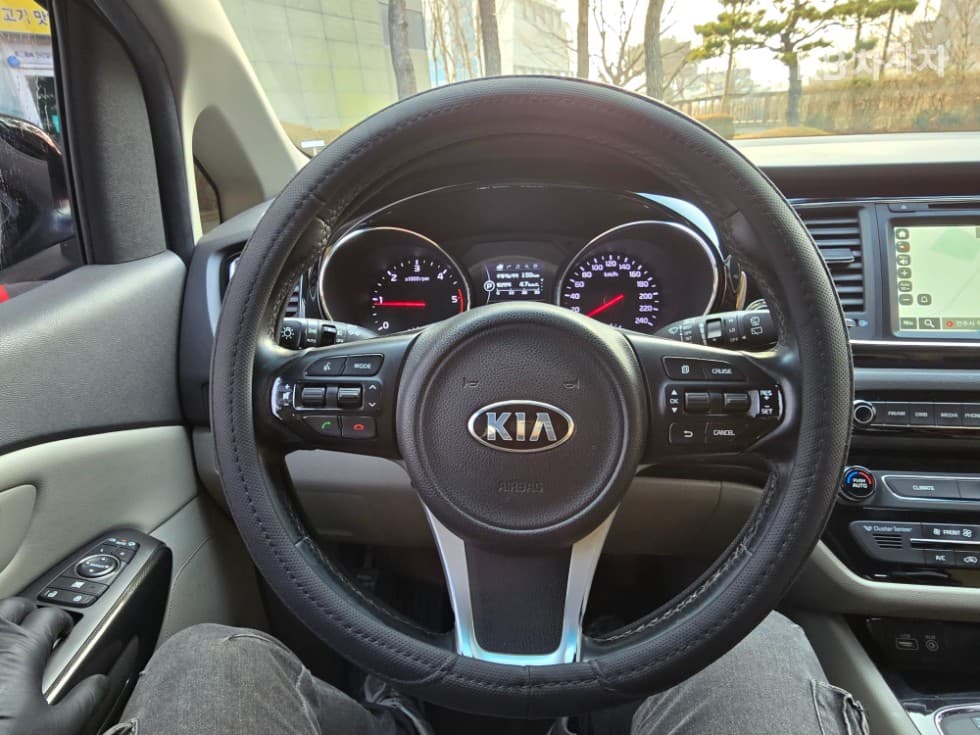 Kia All New Carnival9-seater 2.2 Diesel Prestige - 9