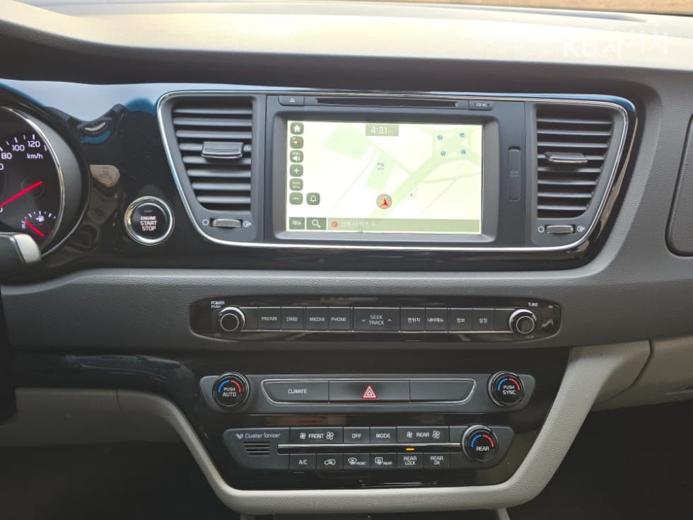 Kia All New Carnival9-seater 2.2 Diesel Prestige - 10