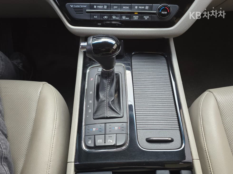 Kia All New Carnival9-seater 2.2 Diesel Prestige - 11