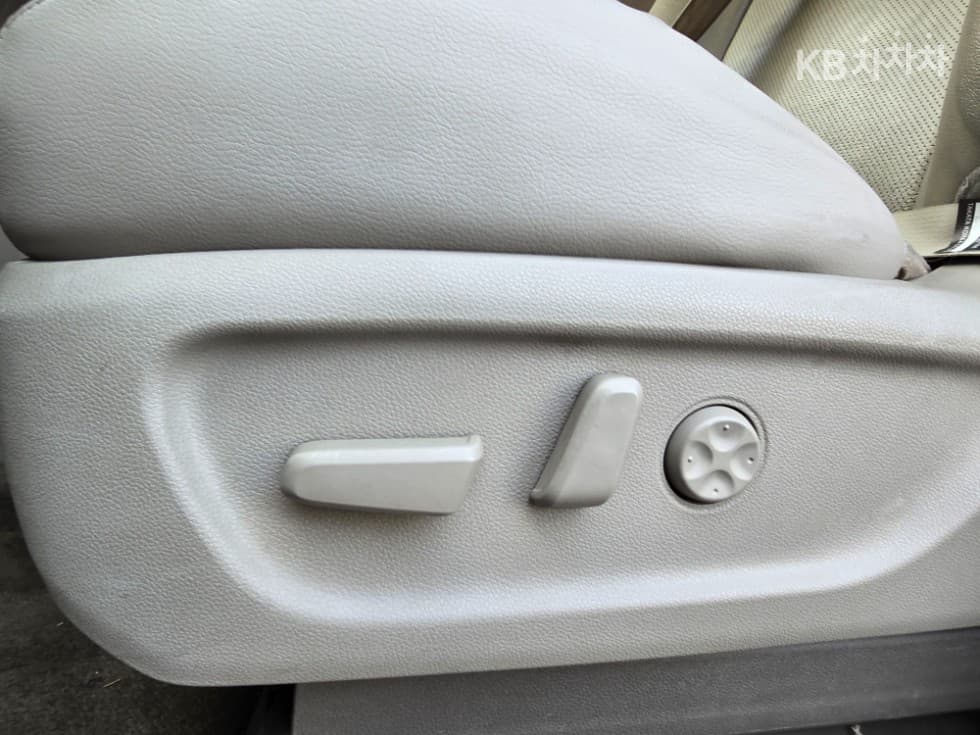 Kia All New Carnival9-seater 2.2 Diesel Prestige - 15