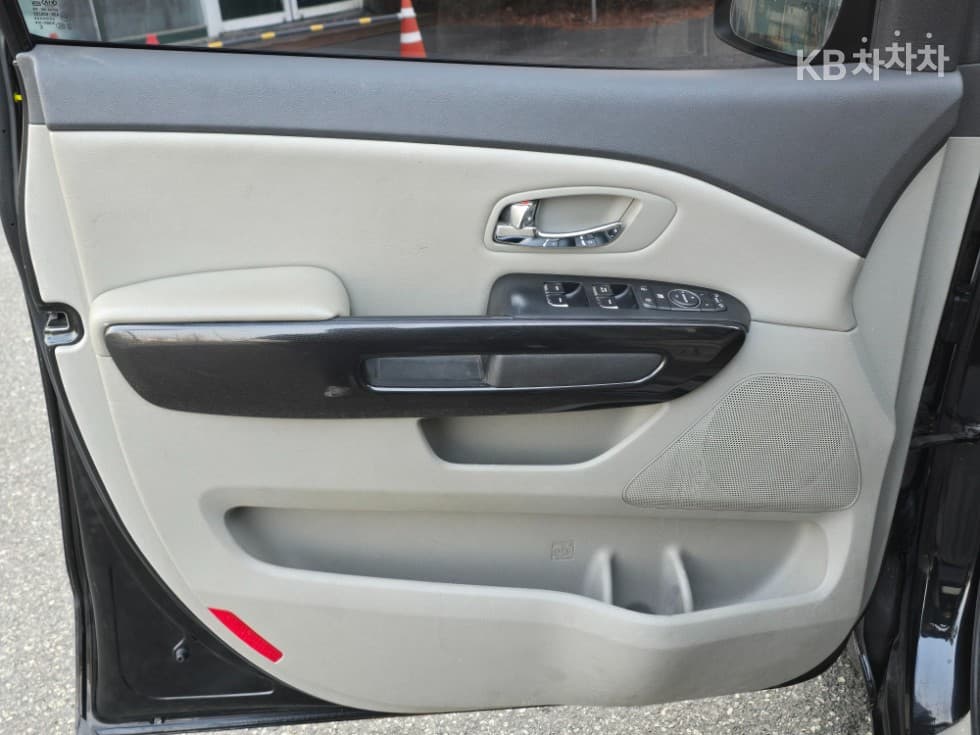 Kia All New Carnival9-seater 2.2 Diesel Prestige - 17