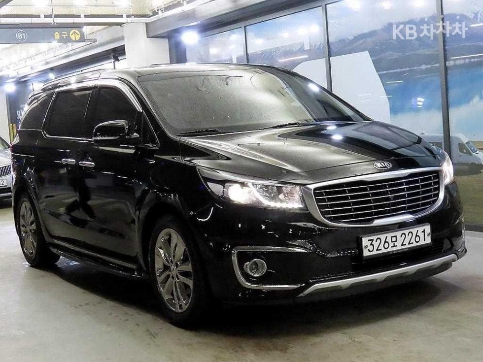 Kia All New Carnival 7-seater (Limousine) 2.2 Diesel Limousine President - Image 1