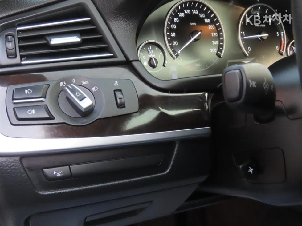 BMW New5 Series525d xDrive F10 - 15