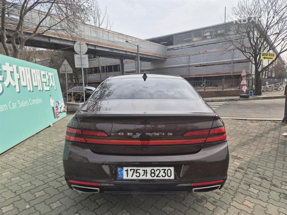 Genesis G905.0 GDi AWD Prestige Limousine - 4