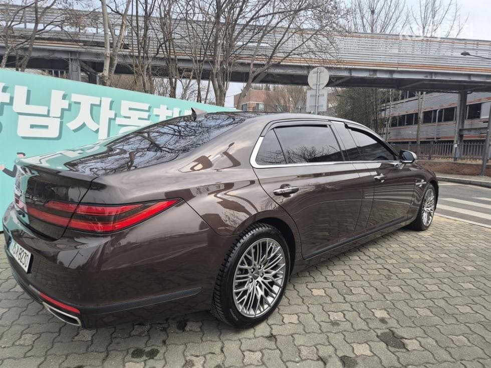 Genesis G905.0 GDi AWD Prestige Limousine - 5