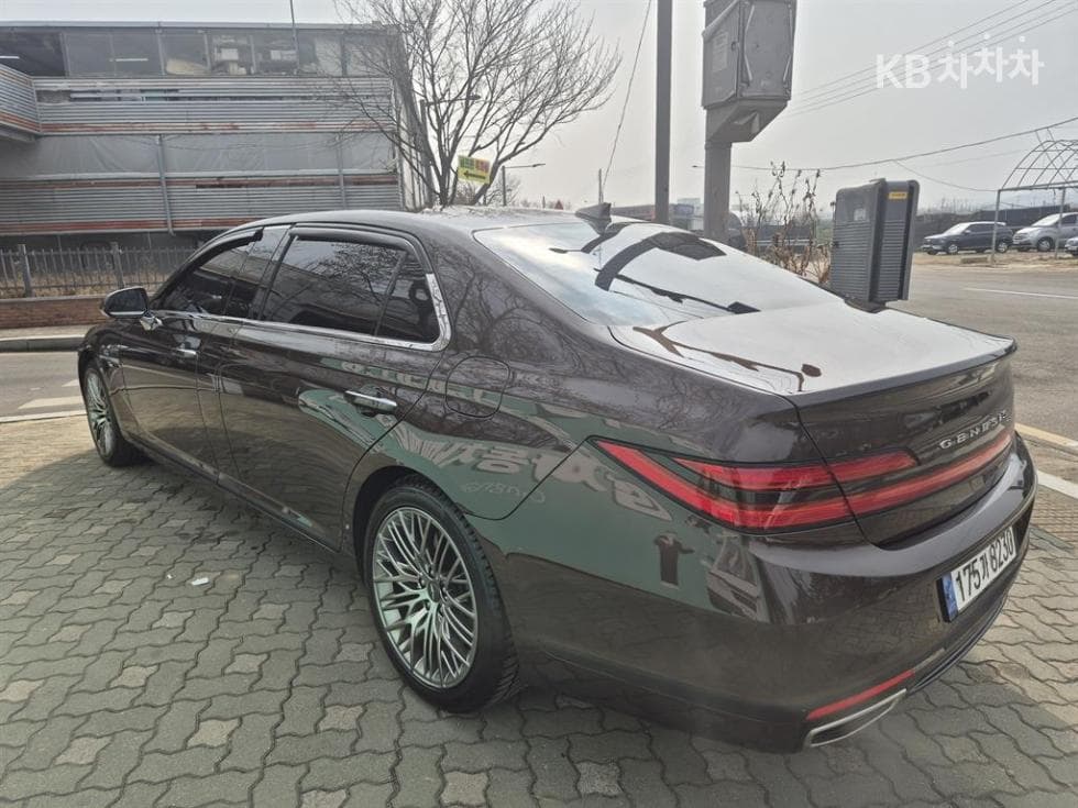 Genesis G905.0 GDi AWD Prestige Limousine - 6