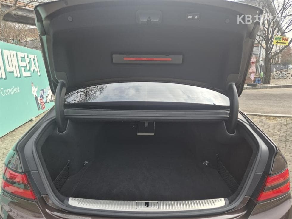 Genesis G905.0 GDi AWD Prestige Limousine - 8