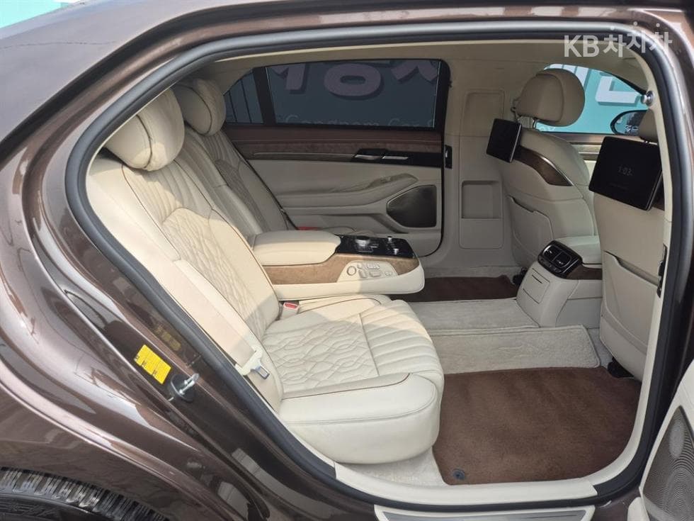 Genesis G905.0 GDi AWD Prestige Limousine - 9
