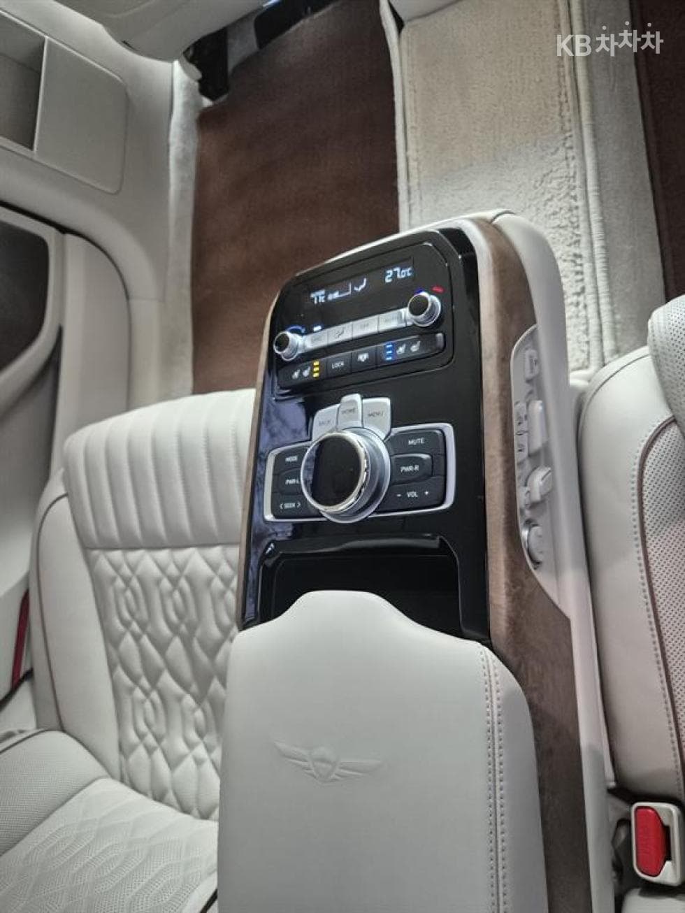 Genesis G905.0 GDi AWD Prestige Limousine - 10