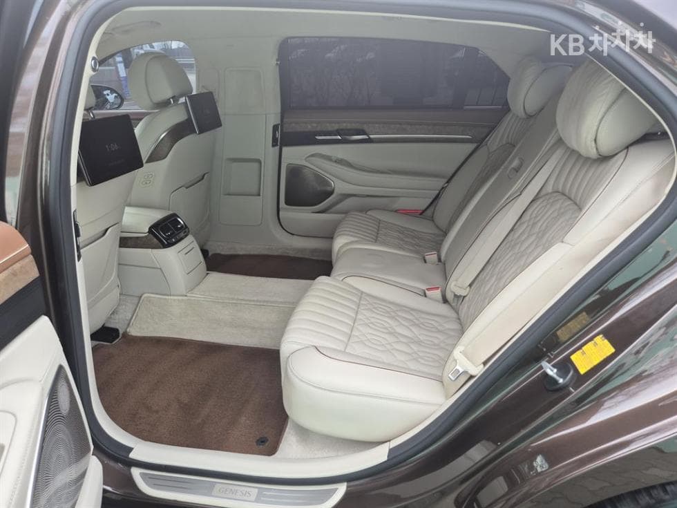 Genesis G905.0 GDi AWD Prestige Limousine - 11