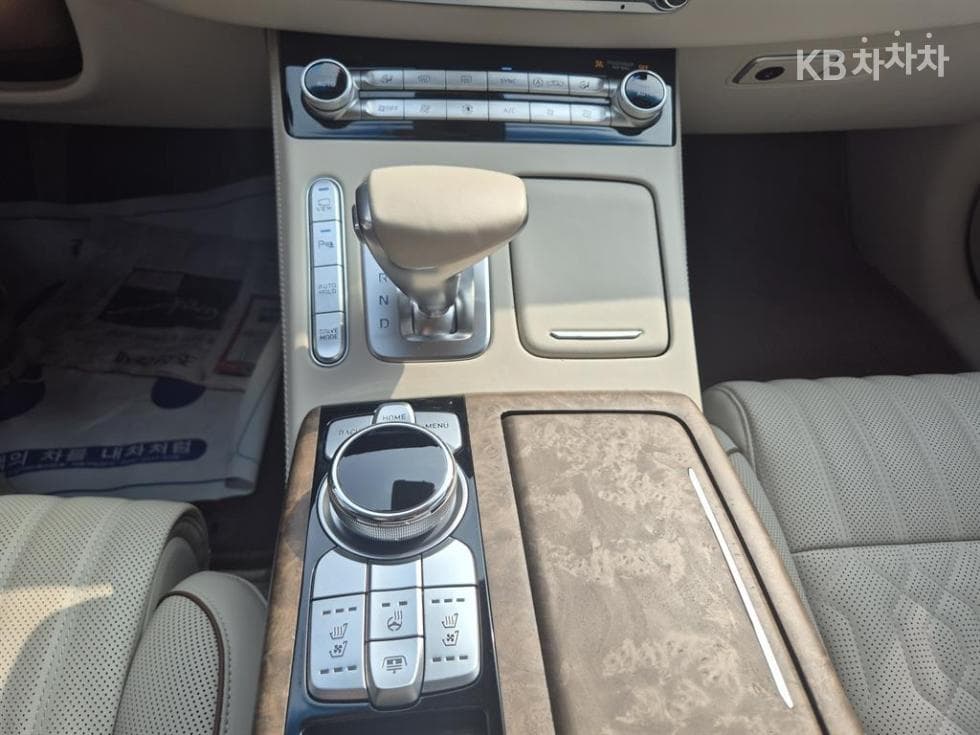 Genesis G905.0 GDi AWD Prestige Limousine - 15