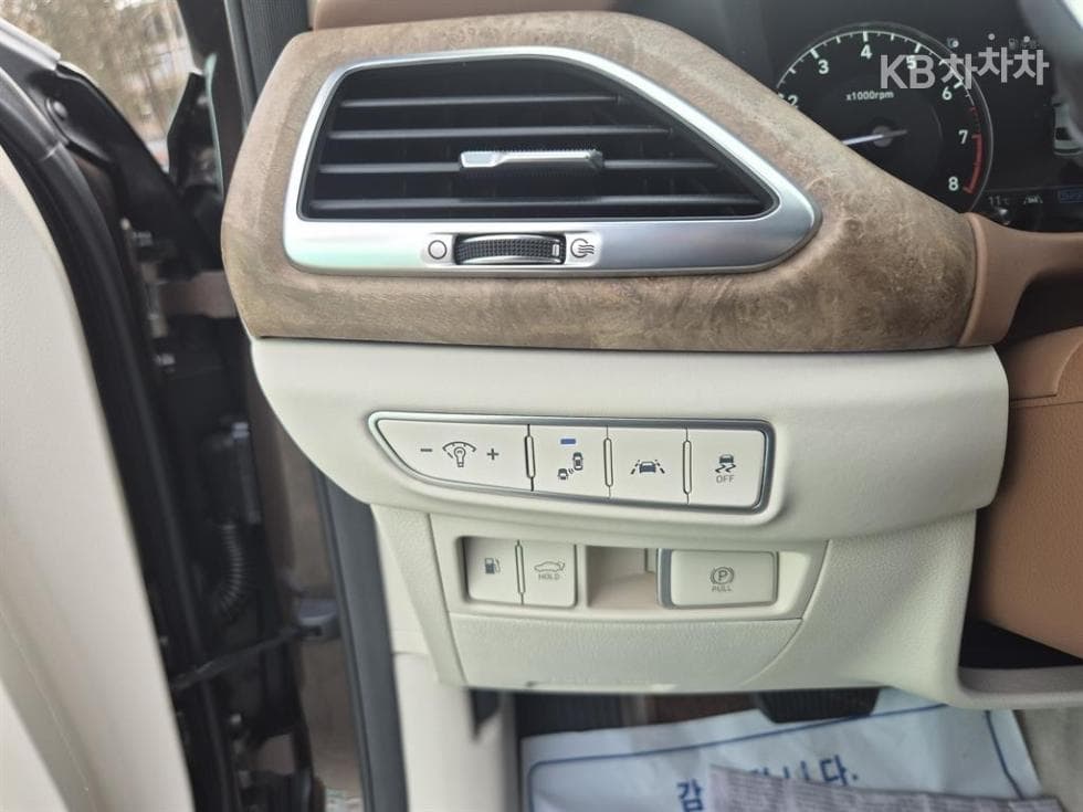 Genesis G905.0 GDi AWD Prestige Limousine - 16