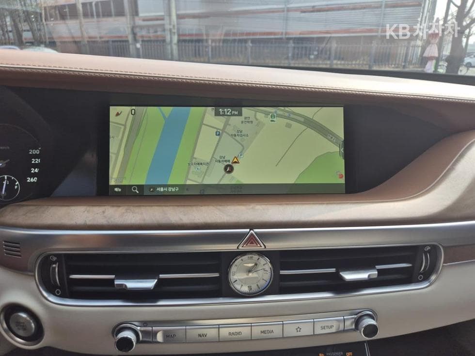 Genesis G905.0 GDi AWD Prestige Limousine - 18
