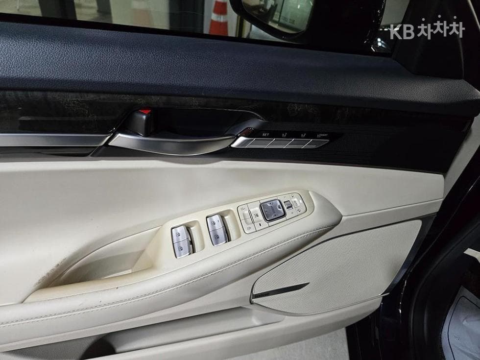 Genesis EQ9003.3 T-GDI AWD Premium Luxury - 13
