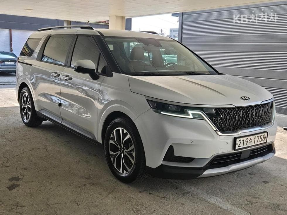 Киа Канивал 4-то поколение D2.2 9-местен Престиж - Image 1