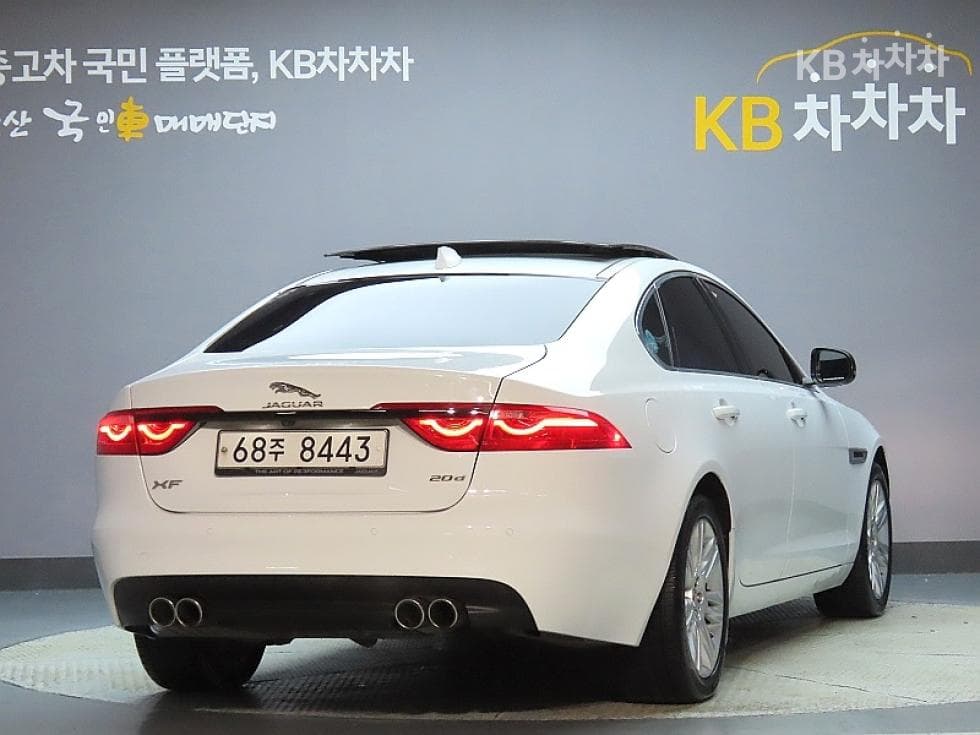 Jaguar All New XF2.0d Portfolio - 2