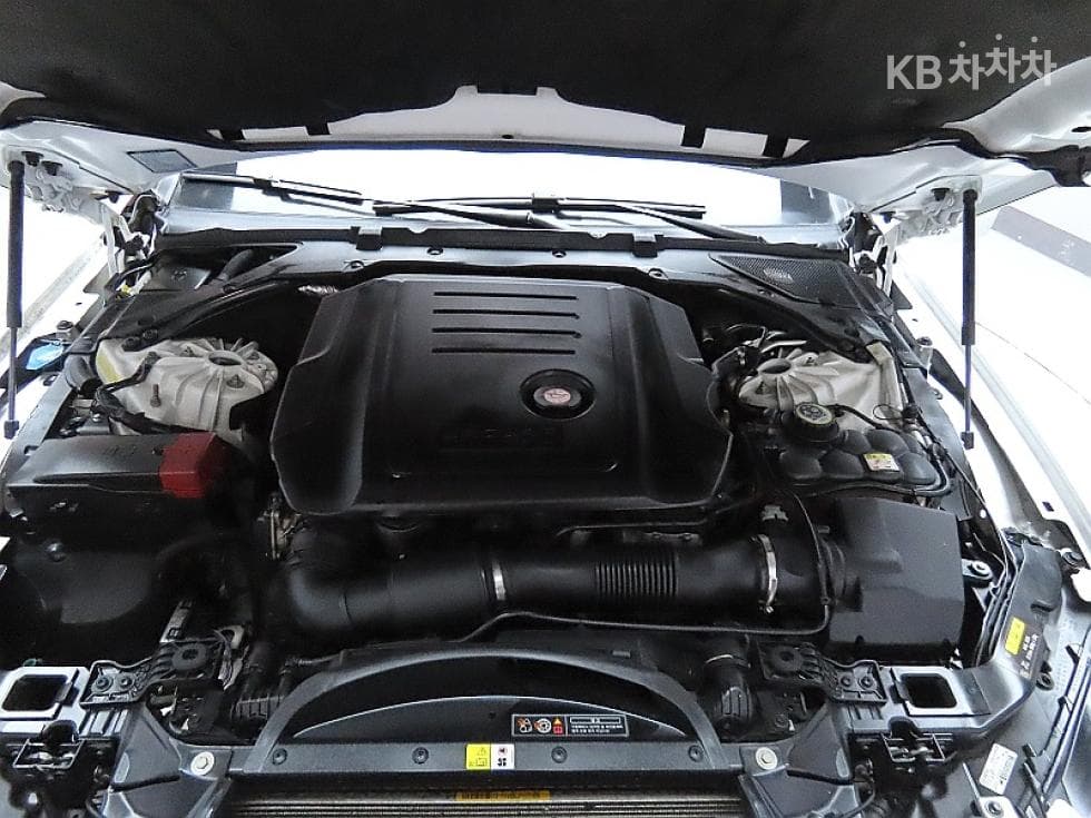 Jaguar All New XF2.0d Portfolio - 7